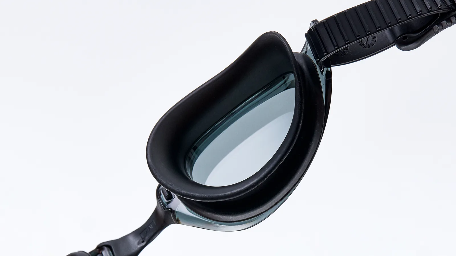 Eyeline Aqua Silicon training swim goggle, C-Profile 3D Gasket and inner lens detail
