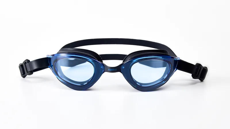 Eyeline Aquarius Silicon training swim goggle with C-Profile 3D Gasket, front view