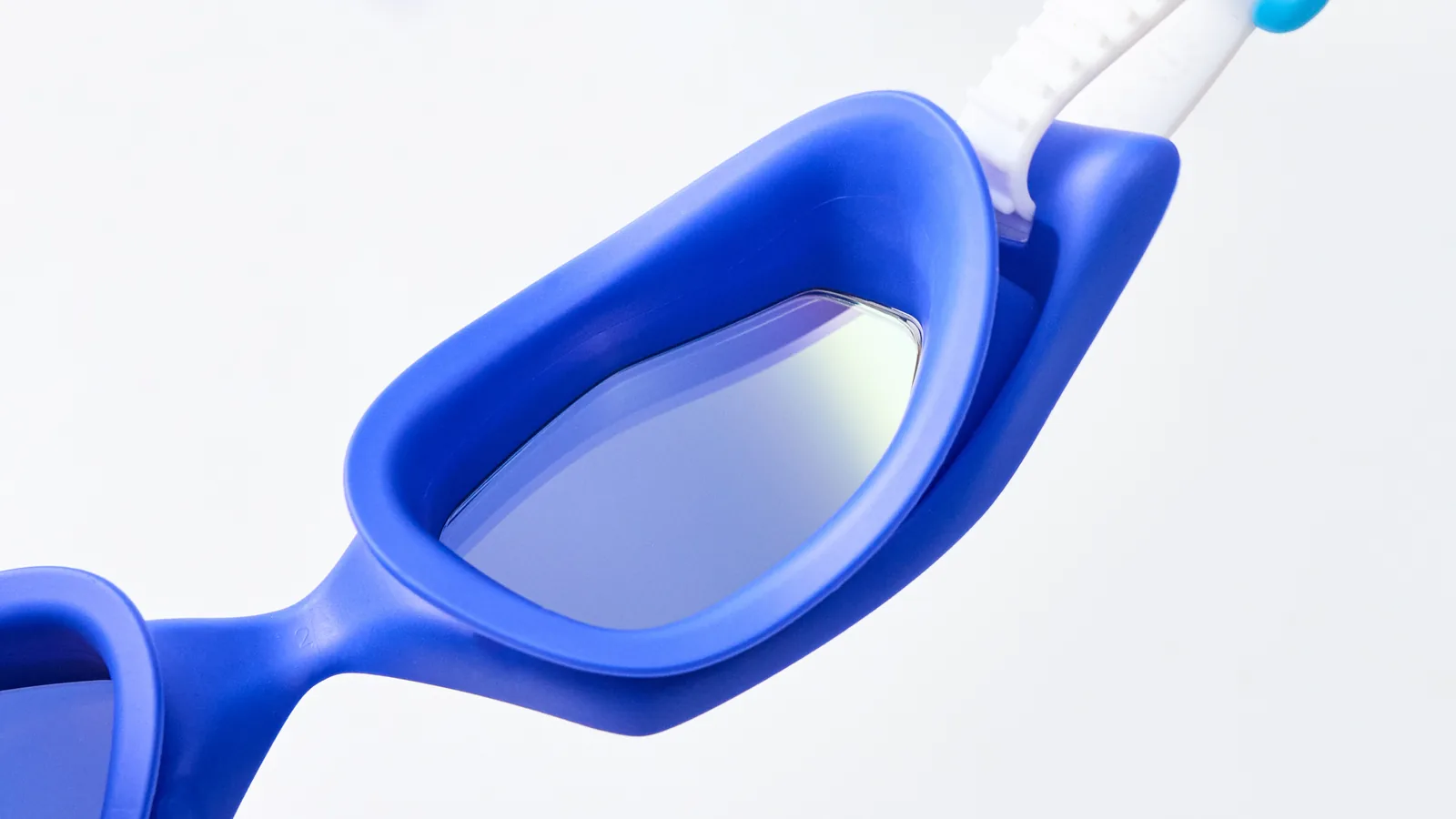 Eyeline Captain Junior junior swim goggle, C-Profile 3D Gasket and inner lens detail