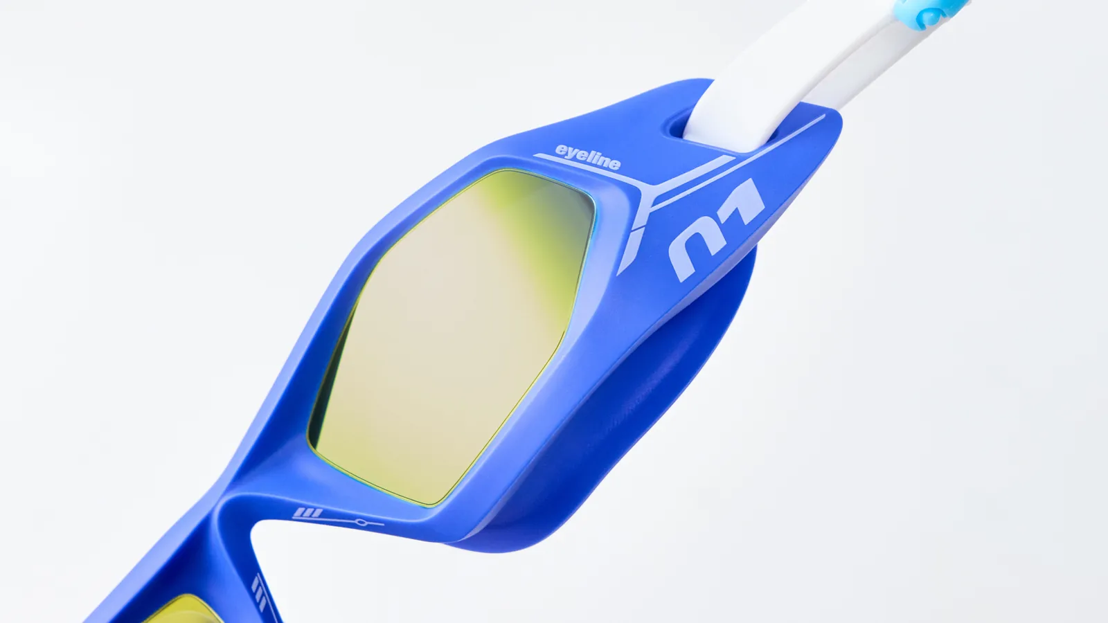 Eyeline Captain Junior junior swim goggle lens close-up with Wide Vision