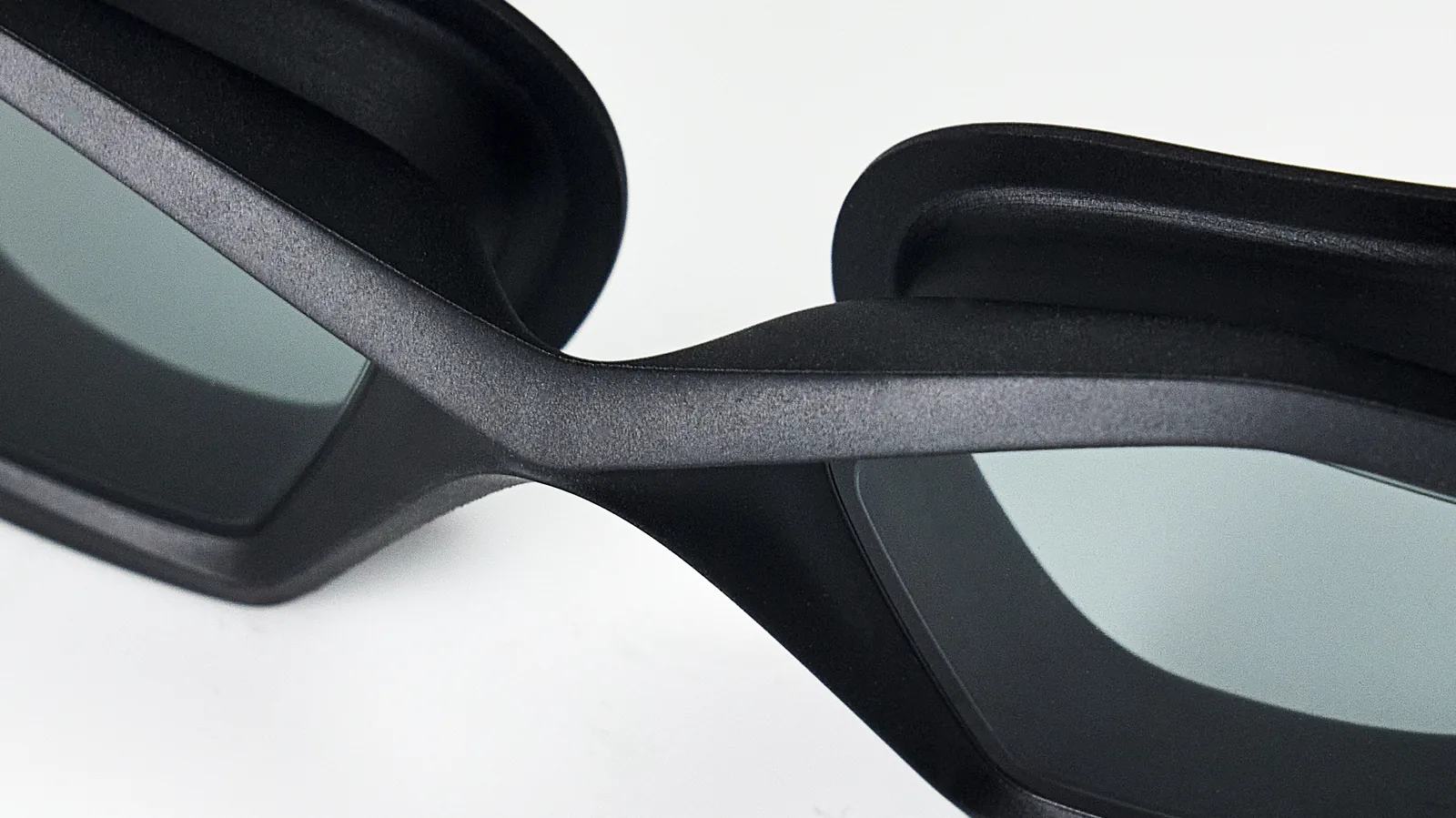 Eyeline Captain fitness swim goggle nosebridge detail