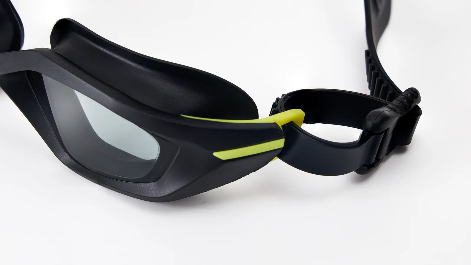 Eyeline Cyfer fitness swim goggle lens close-up with Wide Vision