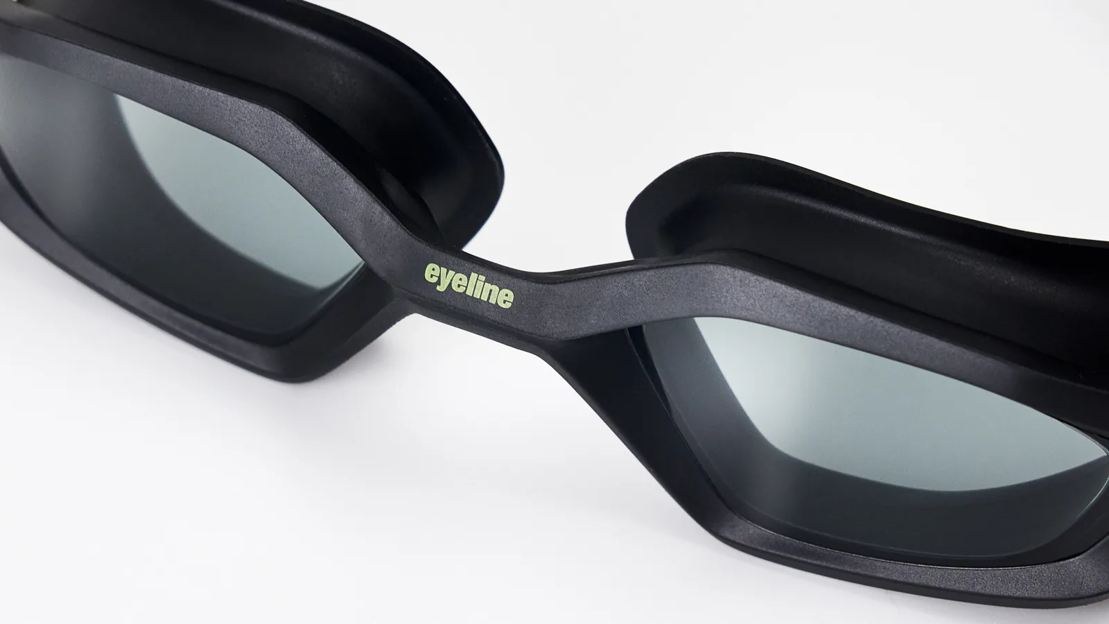 Eyeline Cyfer fitness swim goggle nosebridge detail