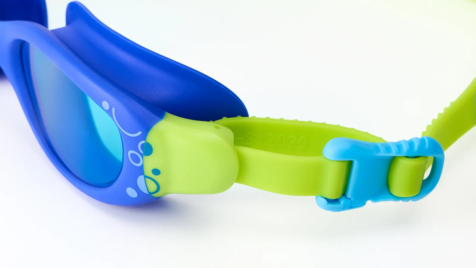 Eyeline Eve kids swim goggle lens close-up with Wide Vision