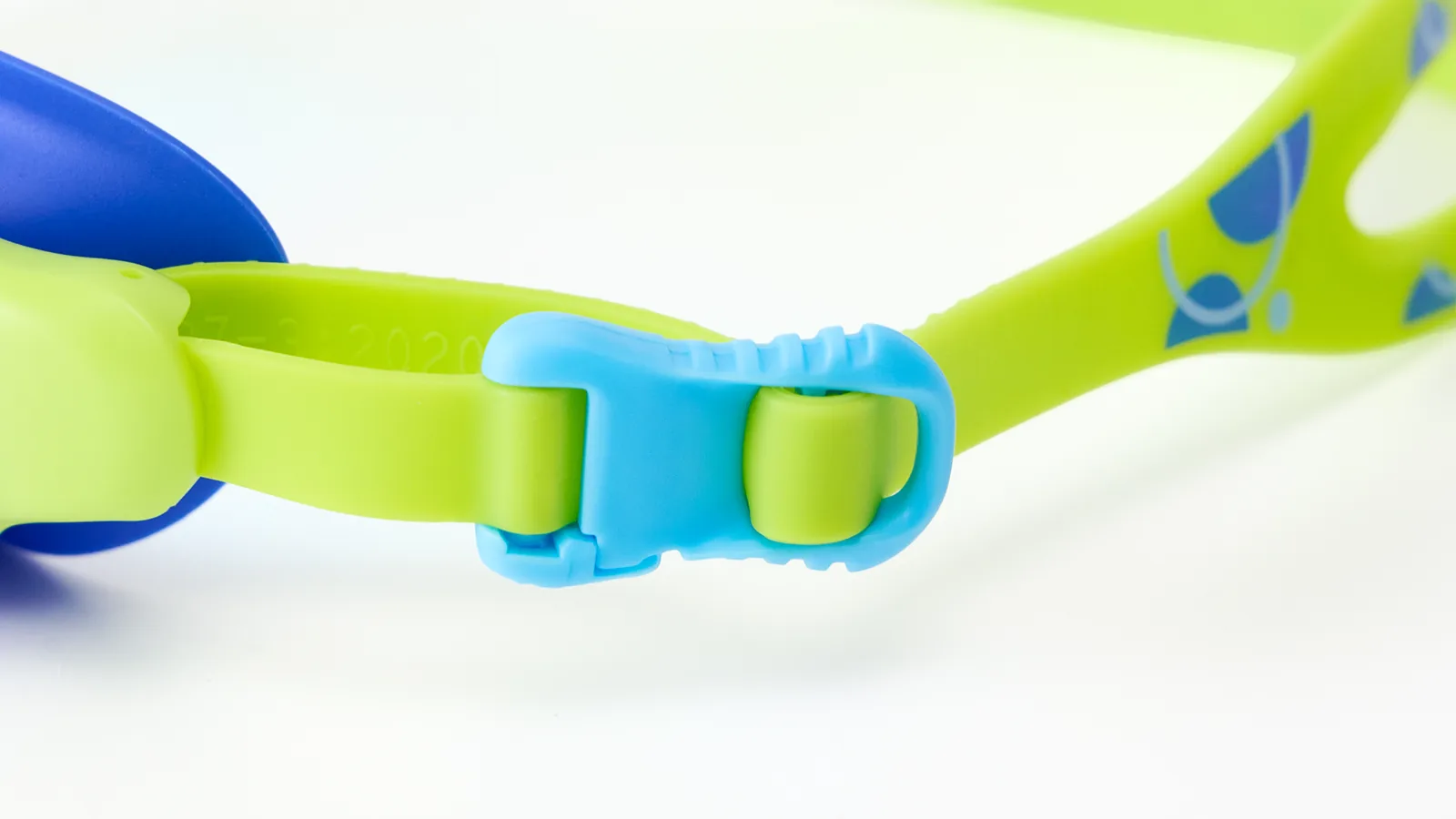 Eyeline Eve kids swim goggle, Quick-Adjust Headband System and buckle adjuster detail