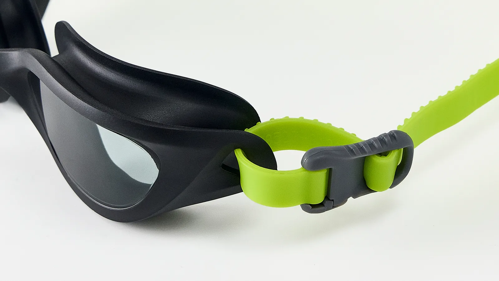 Eyeline Flux fitness swim goggle lens close-up with Wide Vision