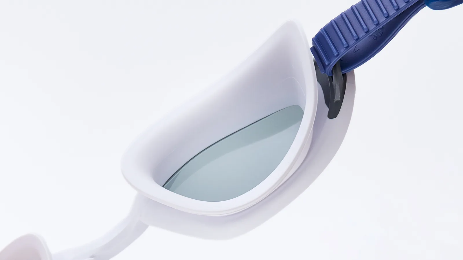 Eyeline Infini fitness swim goggle, C-Profile 3D Gasket and inner lens detail