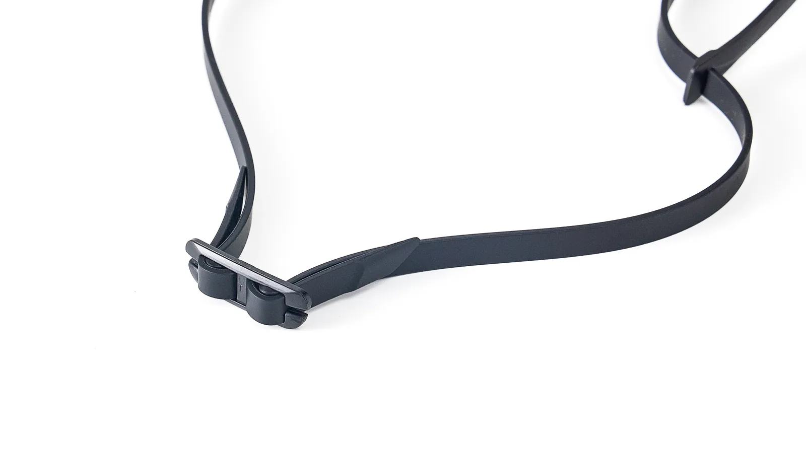 Eyeline Jetstream competition swim goggle, Racing-Style Dual Headbands and buckle adjuster detail