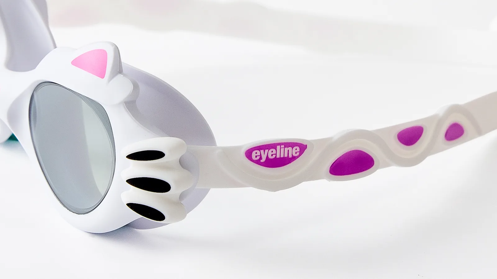 Eyeline Maomi kids swim goggle lens close-up with Wide Vision