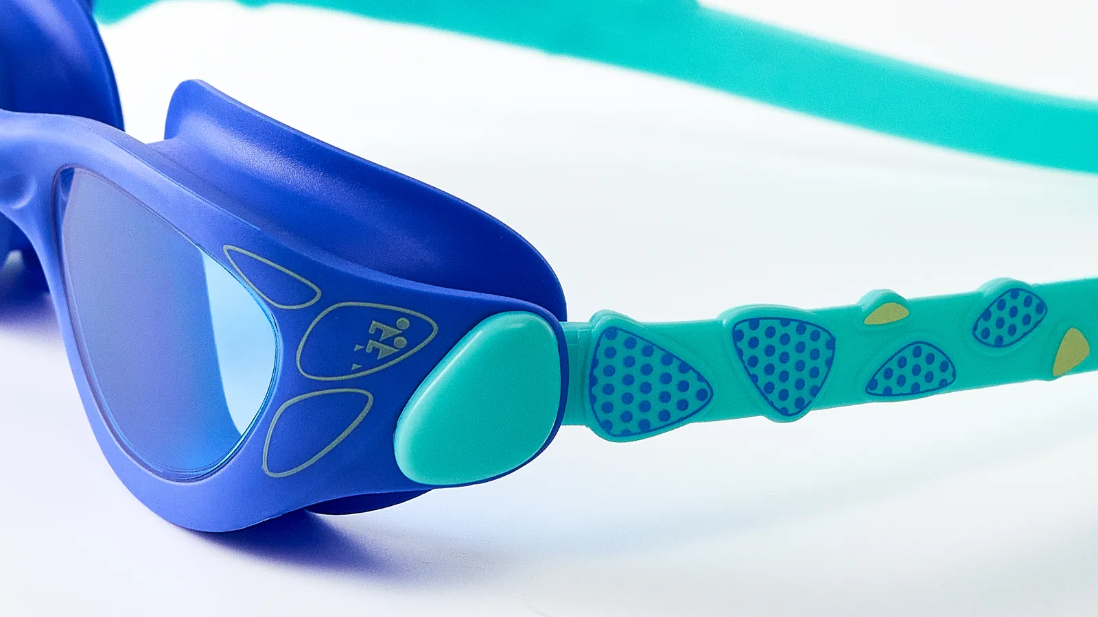 Eyeline Nano kids swim goggle lens close-up with Wide Vision