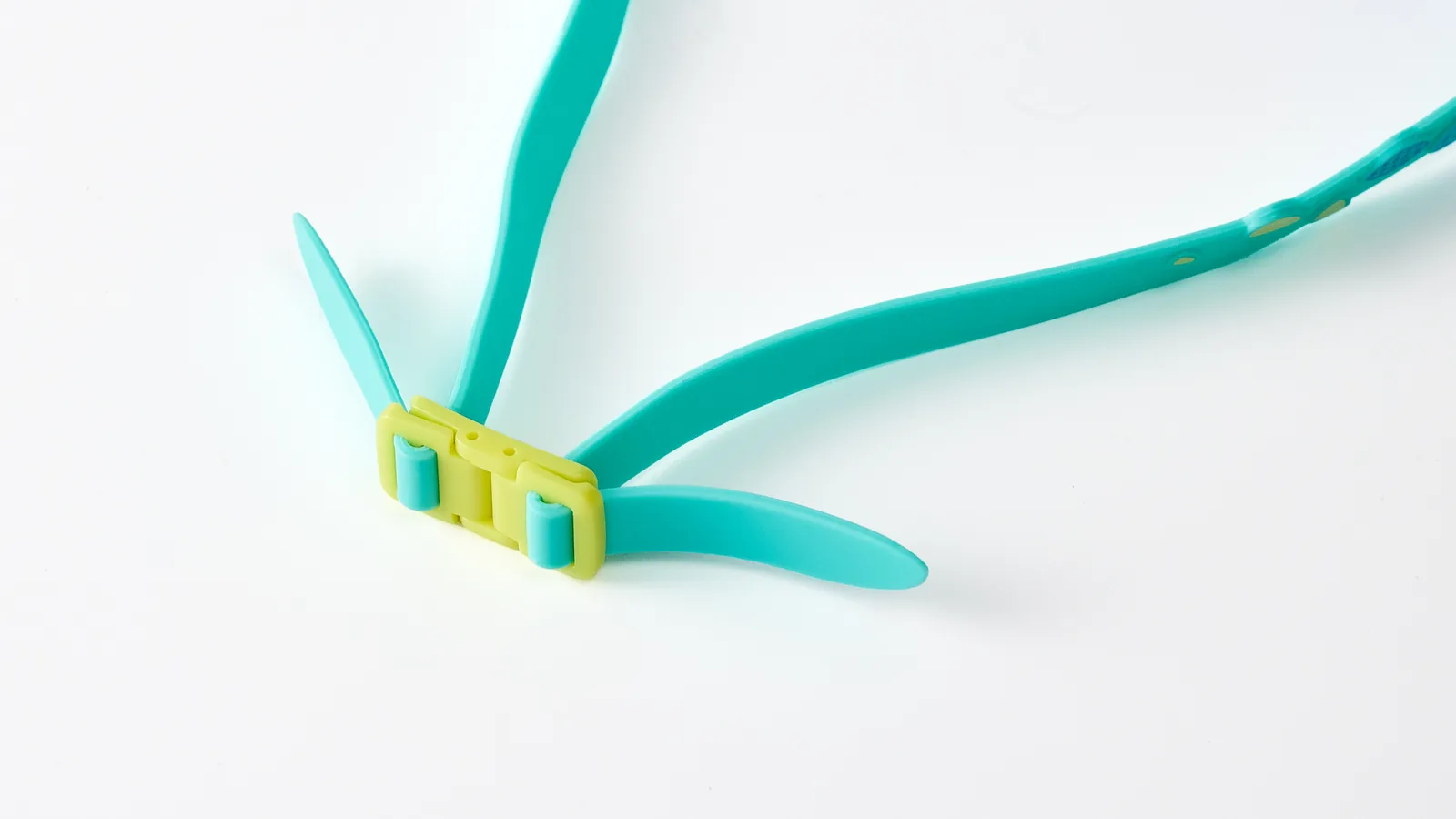 Eyeline Nano kids swim goggle, Customizable Headband Print Options and buckle adjuster detail