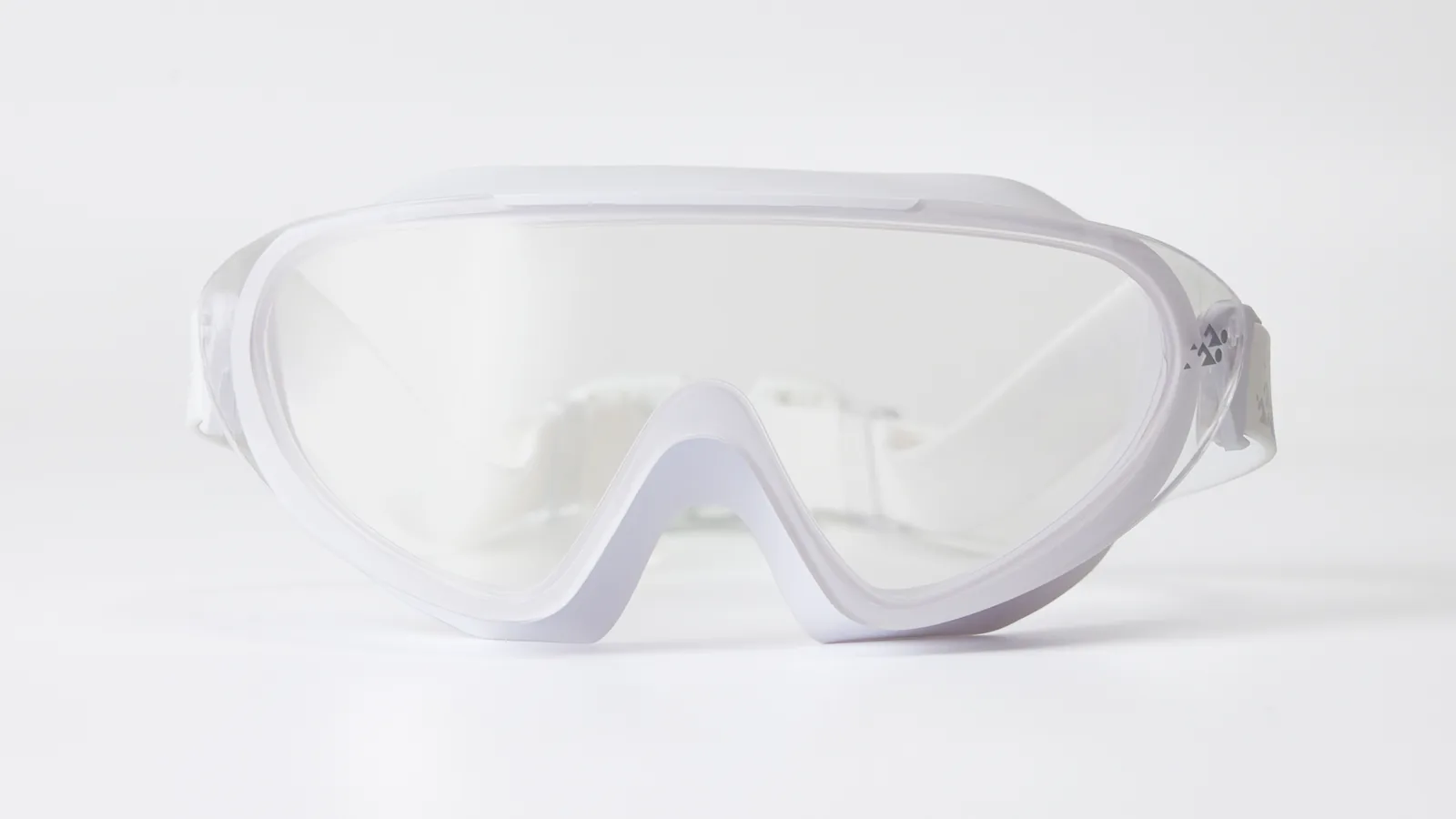Eyeline Panora swim goggle with Ultra Wide Vision, front view
