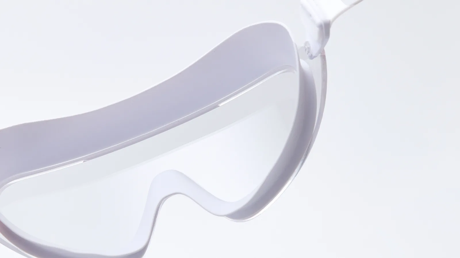 Eyeline Panora swim goggle, C-Profile Ultra-Large 3D Gasket and inner lens detail