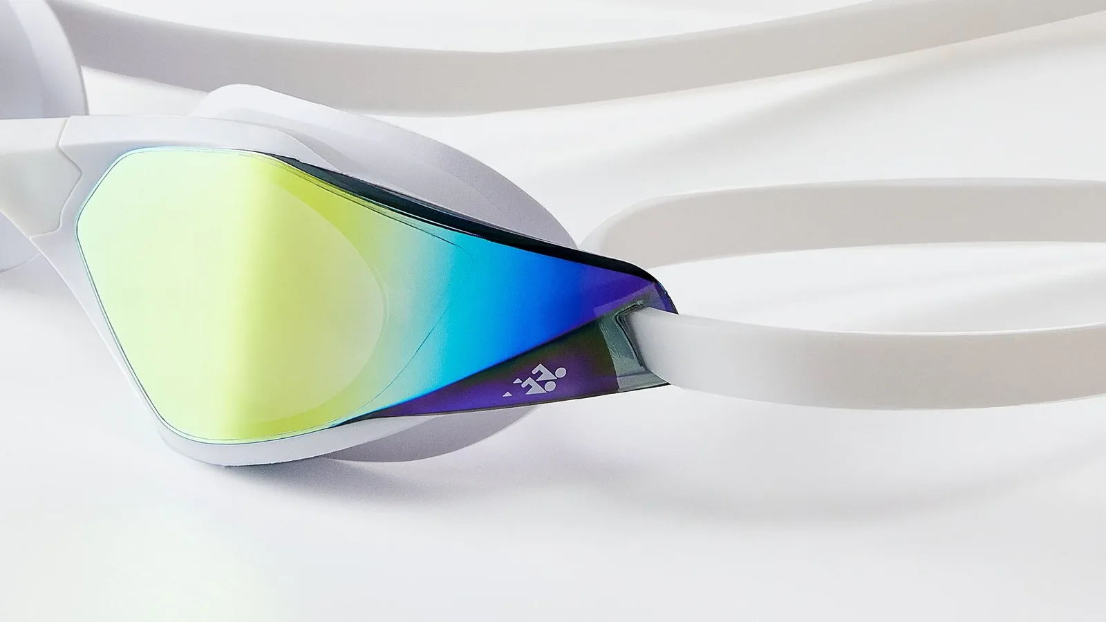 Eyeline Slash hybrid swim goggle lens close-up with Wide Vision