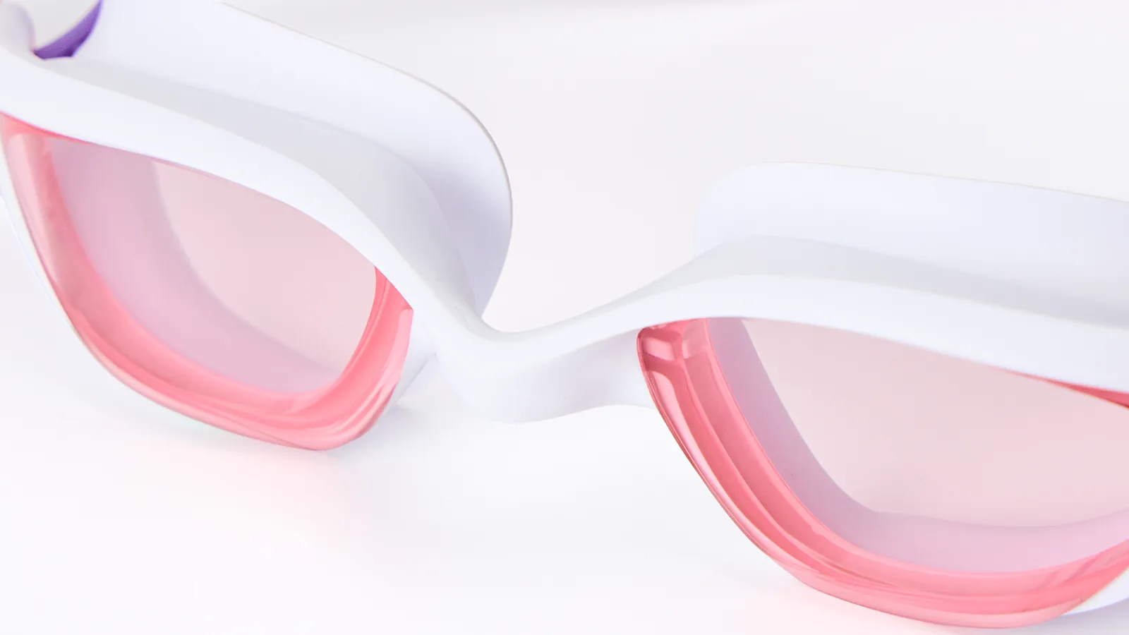 Eyeline Storm Junior junior swim goggle nosebridge detail