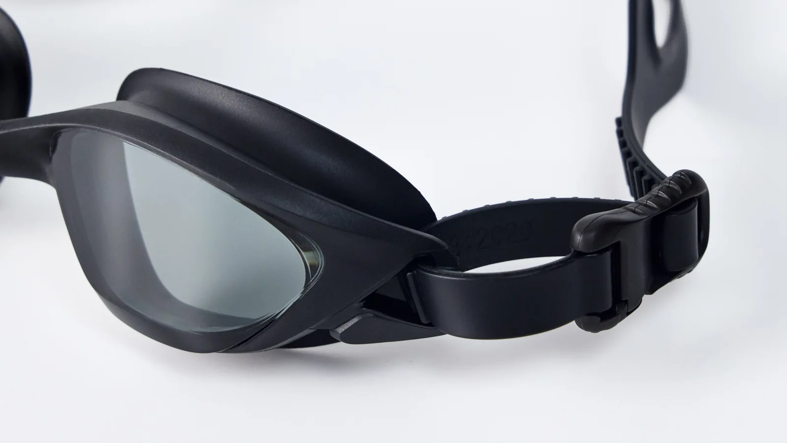 Eyeline Storm training swim goggle, swim sport design, hero 3/4 lens close-up