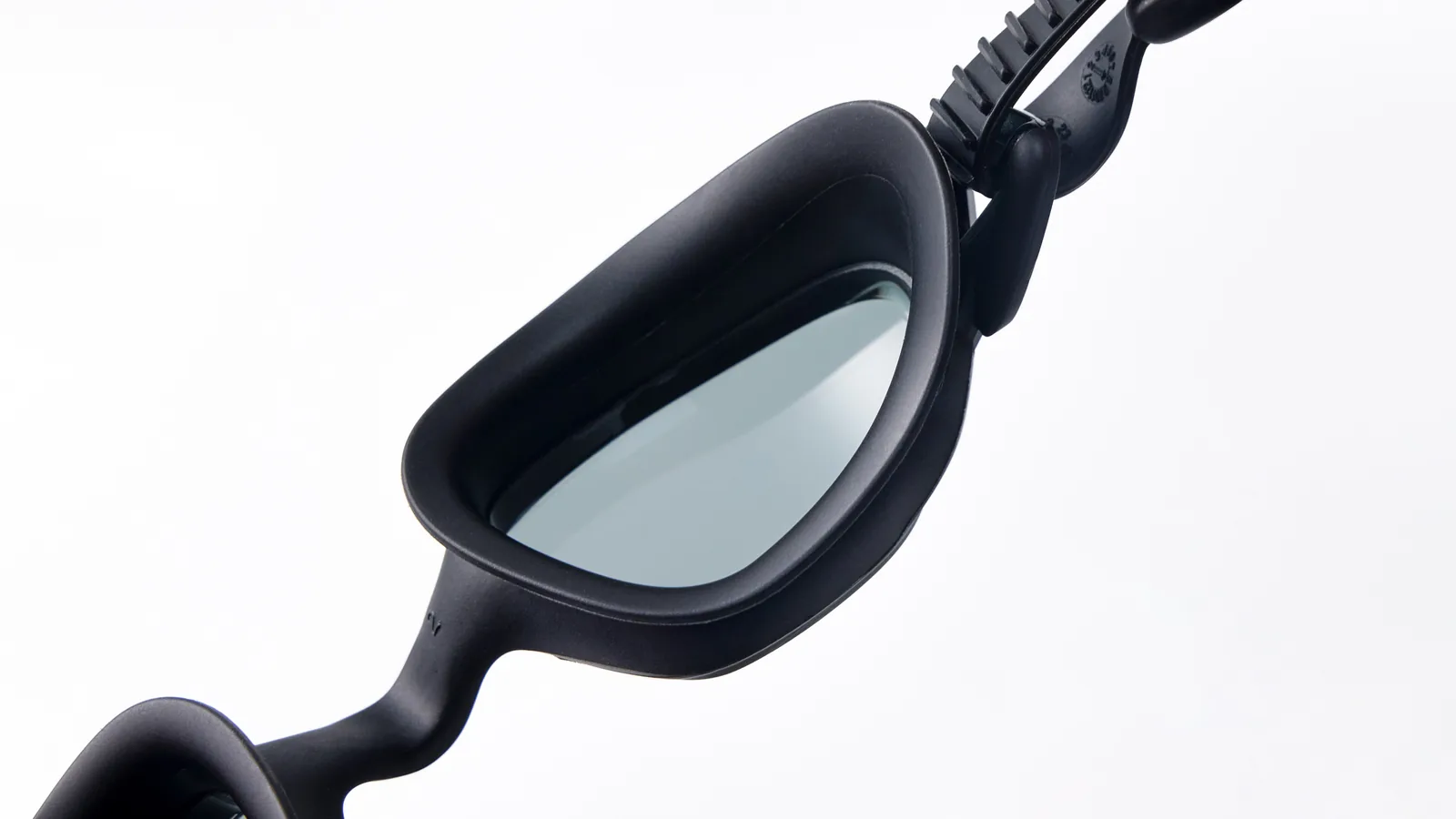 Eyeline Storm training swim goggle, C-Profile 3D Gasket and inner lens detail