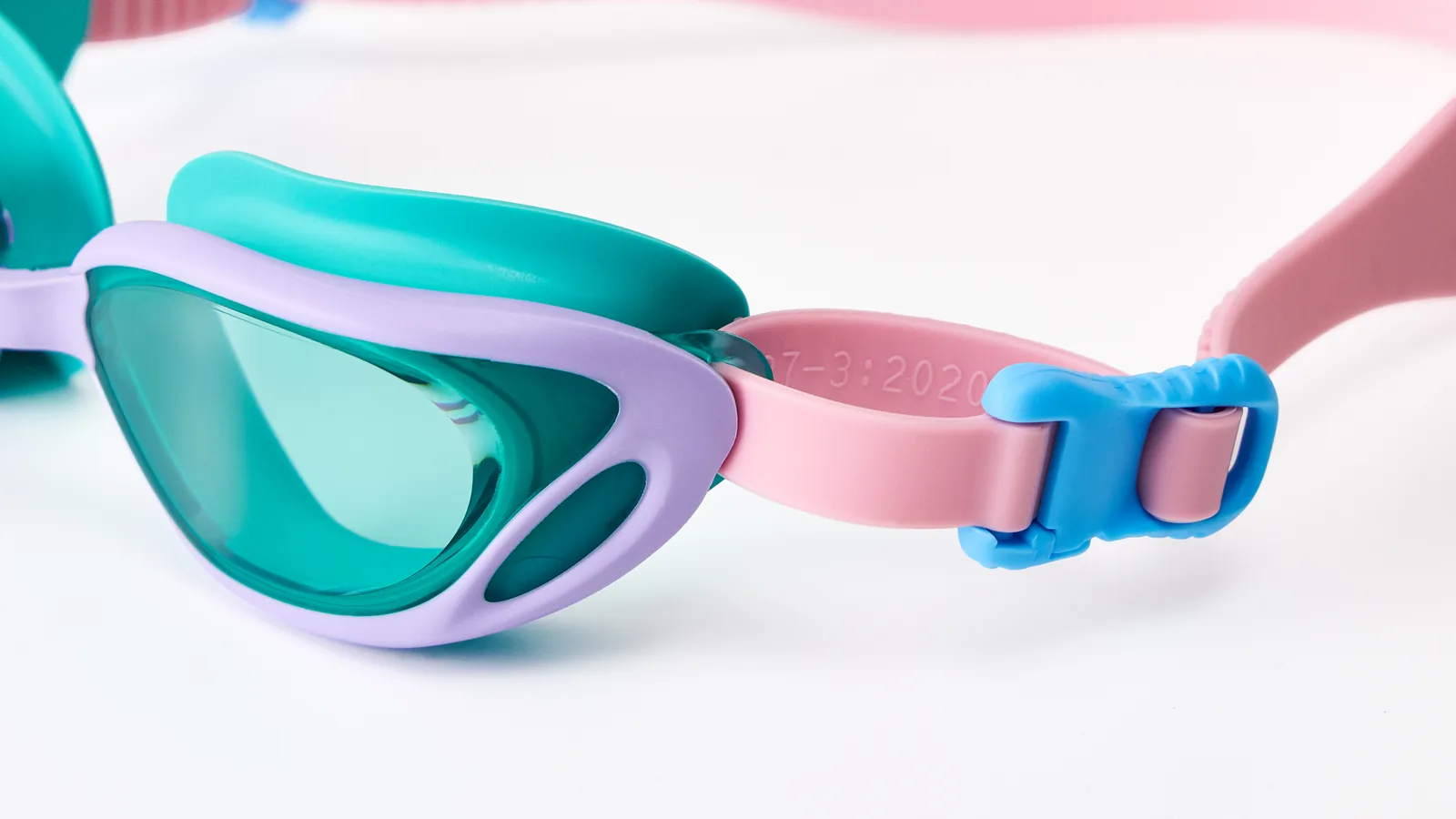 Eyeline Torrent Junior junior swim goggle lens close-up with Wide Vision