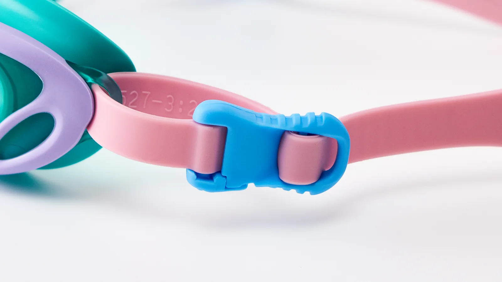 Eyeline Torrent Junior junior swim goggle, Quick-Adjust Headband System and buckle adjuster detail