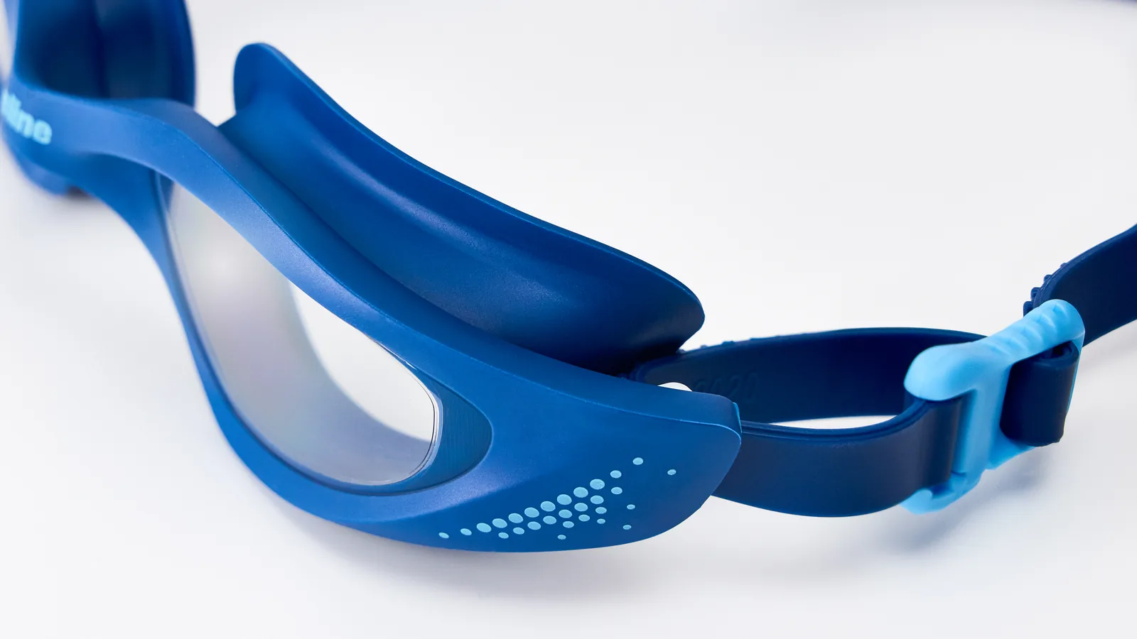 Eyeline Typhoon fitness swim goggle lens close-up with Wide Vision