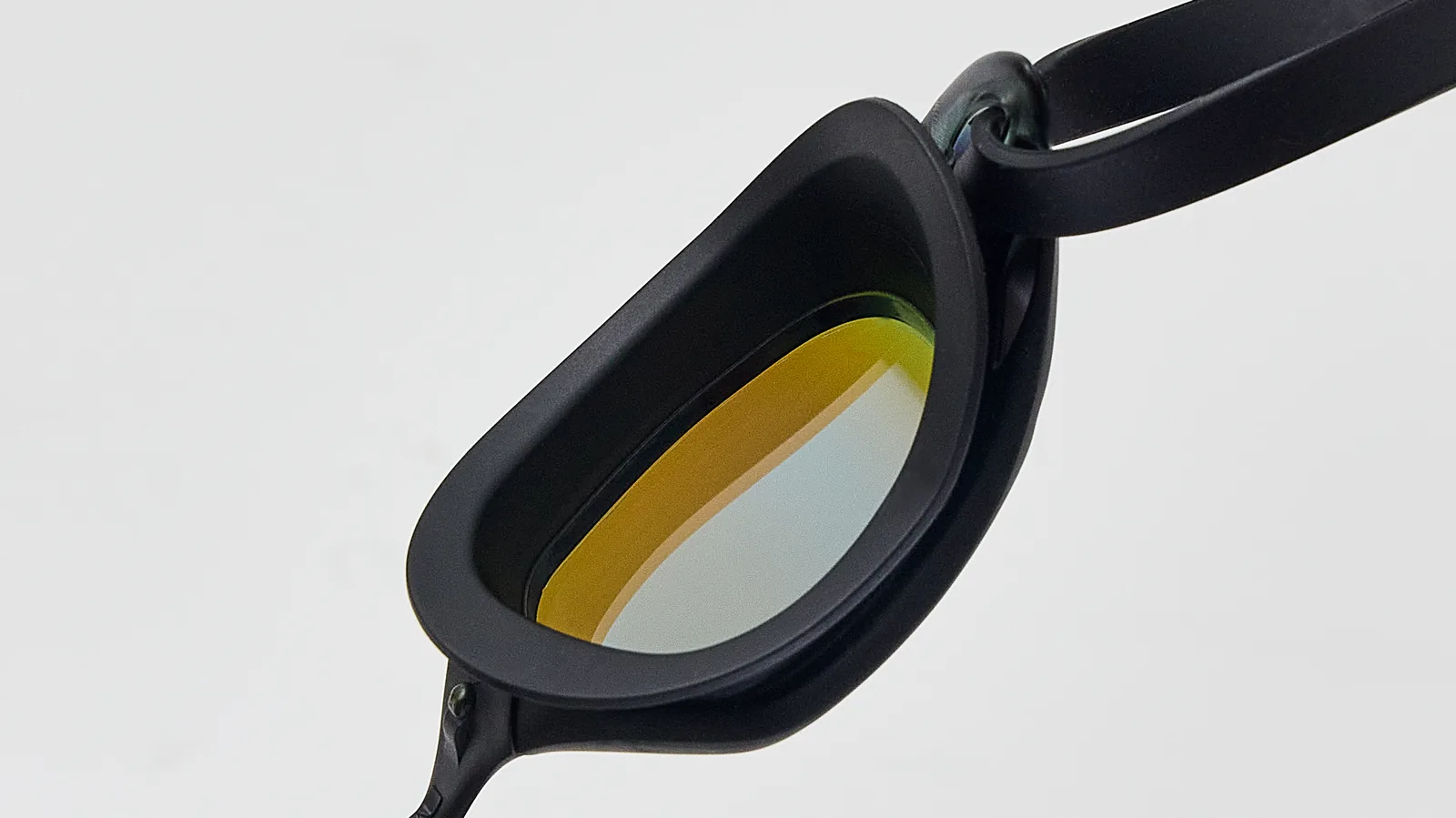 Eyeline Venom hybrid swim goggle, L-Profile 3D Gasket and inner lens detail