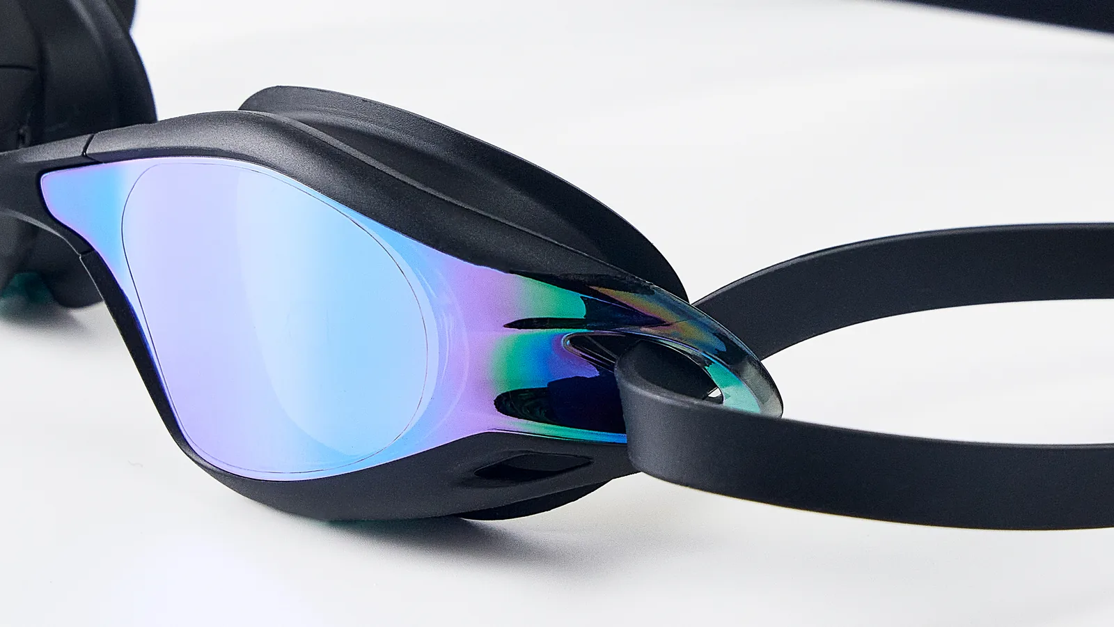 Eyeline Venom hybrid swim goggle lens close-up with Wide Vision