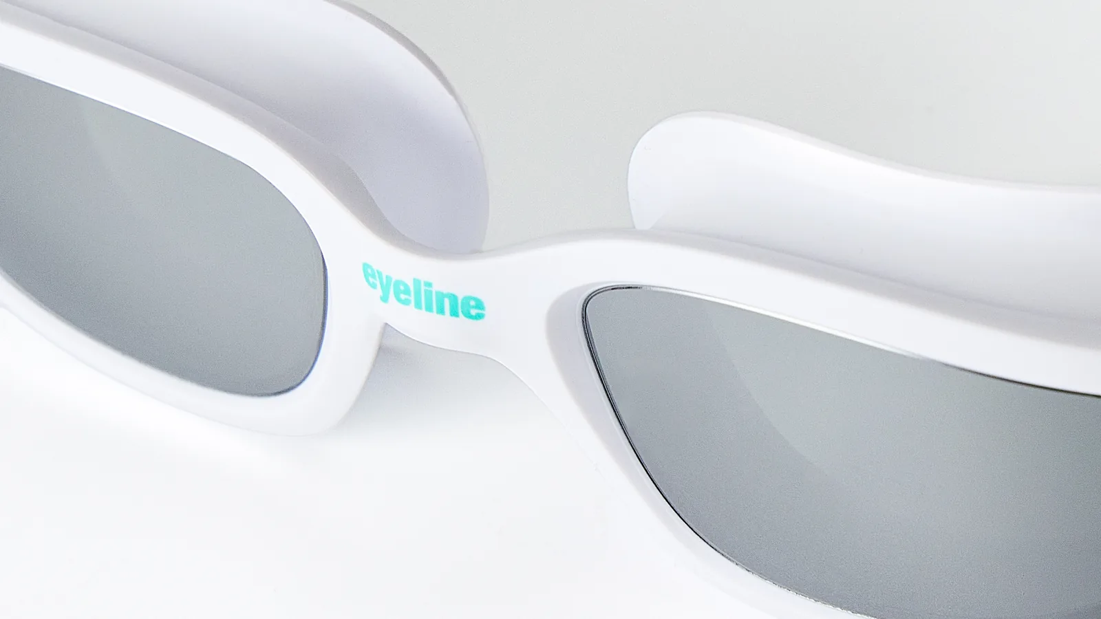 Eyeline Vida fitness swim goggle nosebridge detail