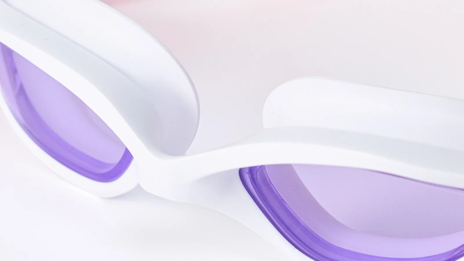 Eyeline Vortex Junior junior swim goggle nosebridge detail
